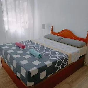 Apartamento 8 Mins Walk To Train Station Cost Youth, Sevilha